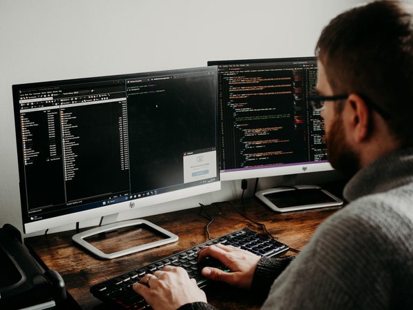 Transforming Manufacturing: AI's Role in Optimizing and Elevating Supply Chain Management